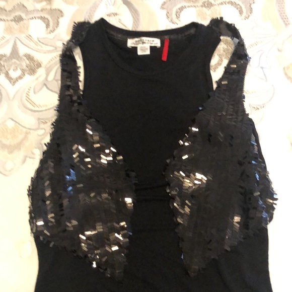 Black parasuco tank top with detail on front. Size small - Picture 2 of 4